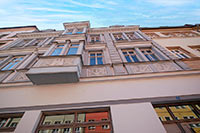 Hausfassade in der Einkaufsstraße
